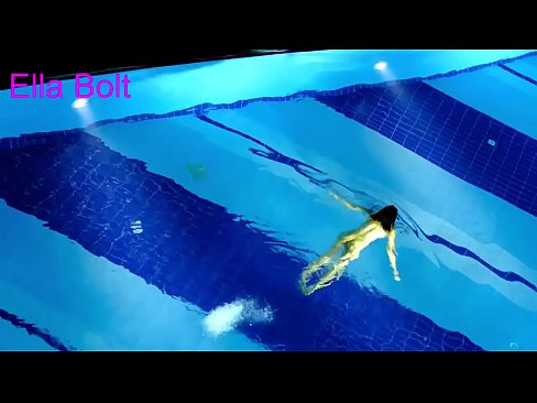 ❤️ Saya tidak bisa berhenti menonton, pirang muda tertangkap basah berenang di kolam resor ELLA BOLT ❤️❌ Video porno di porno id.fulldesisex.ru